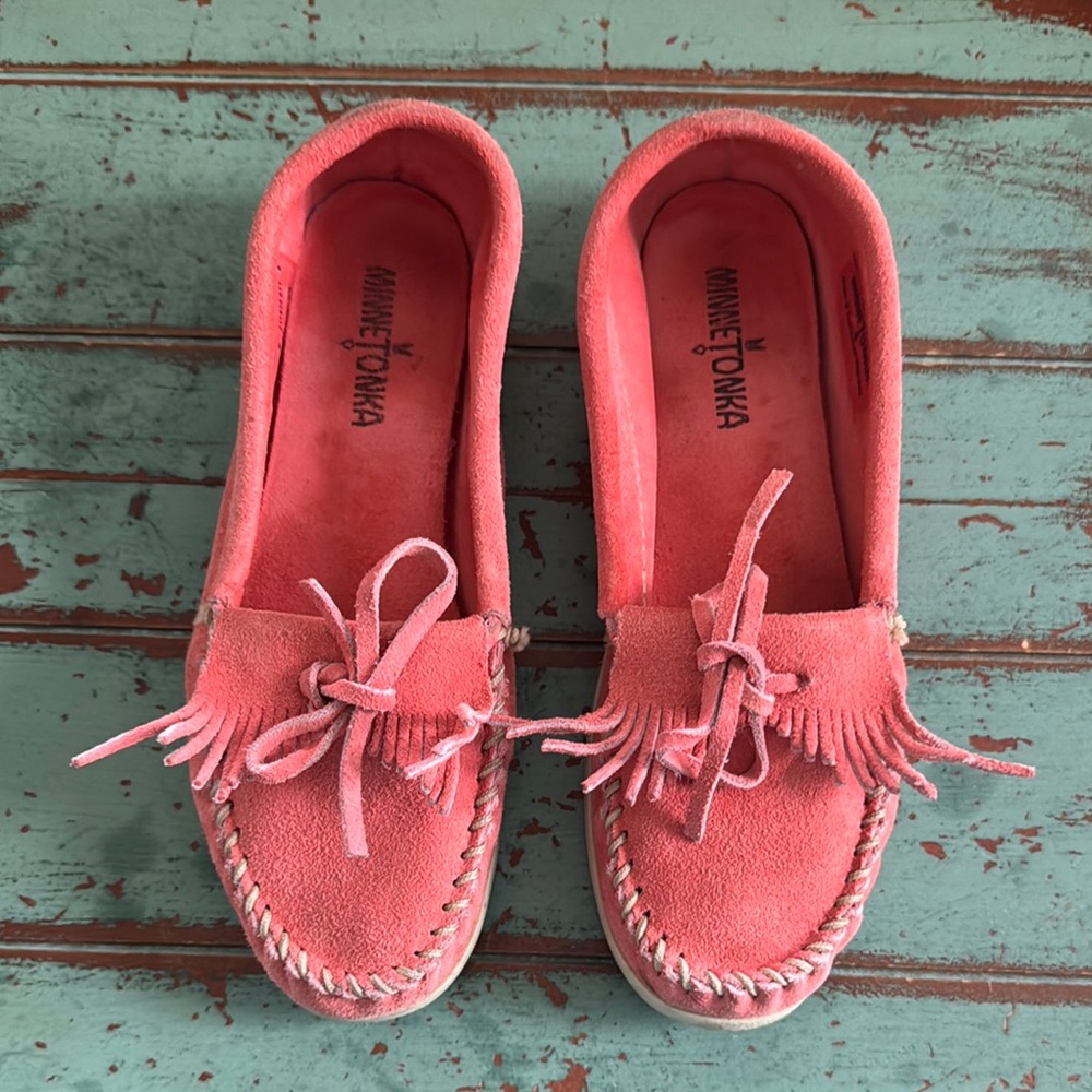 Minnetonka Women's Moccasins in Coral